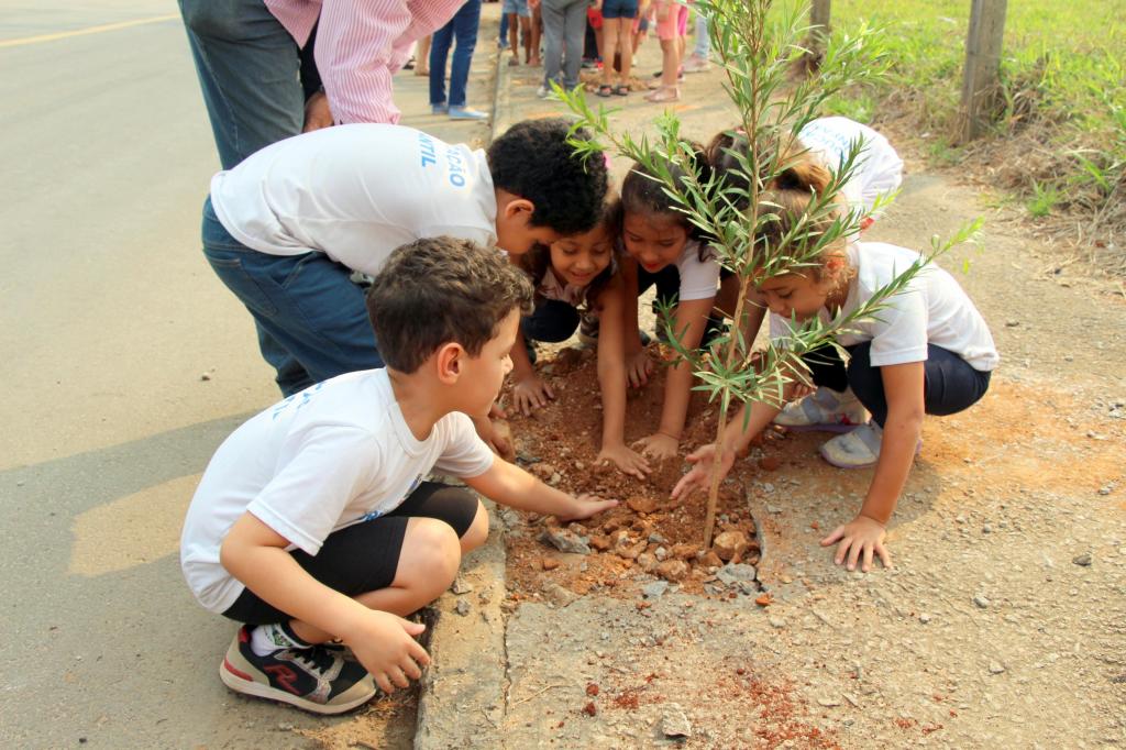 foto de Em Morungaba: Plantio de Mudas marca comemoração pelo “Dia da Árvore”