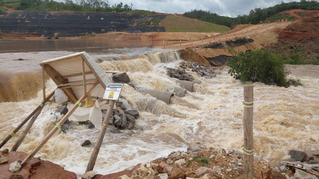 foto de Obra da barragem de Pedreira transborda depois de 20 minutos de chuva