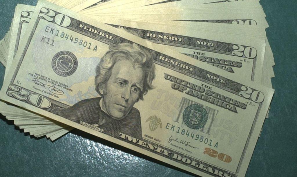 foto de Dólar tem terceiro dia de queda e fecha em R$ 5,35