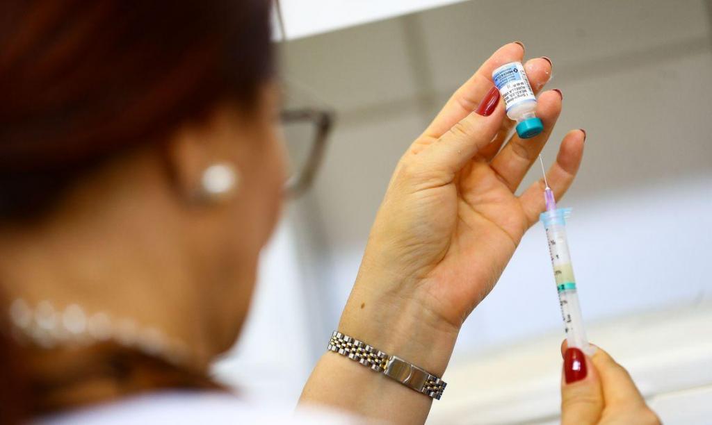 foto de Estado mostra que 0,93% da população de Amparo recebeu 2ª dose da vacina contra a Covid-19