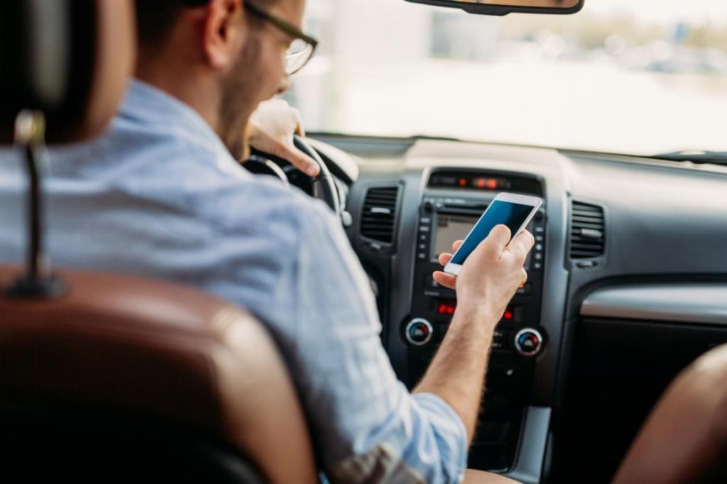 foto de Uso proibido de celular ao volante representa 7,5% das multas no Estado de SP