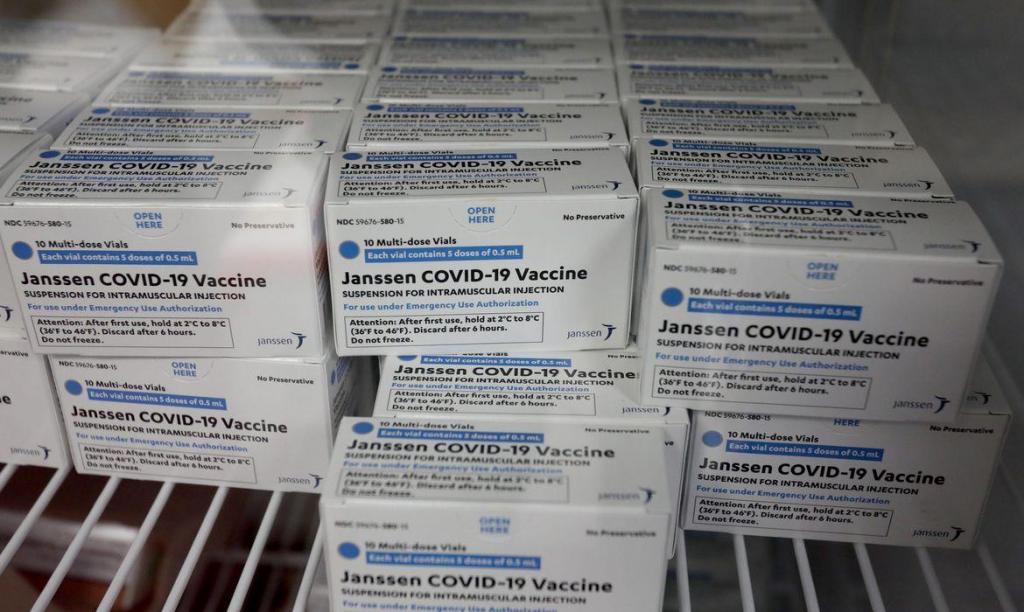foto de Novo lote com 300 mil doses da vacina da Janssen chega ao Brasil