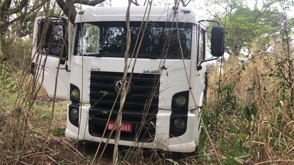 foto de Caminhão furtado em Amparo, foi encontrado em Campinas 