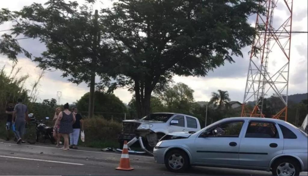 foto de Acidente envolveu três carros na Rodovia João Beira 