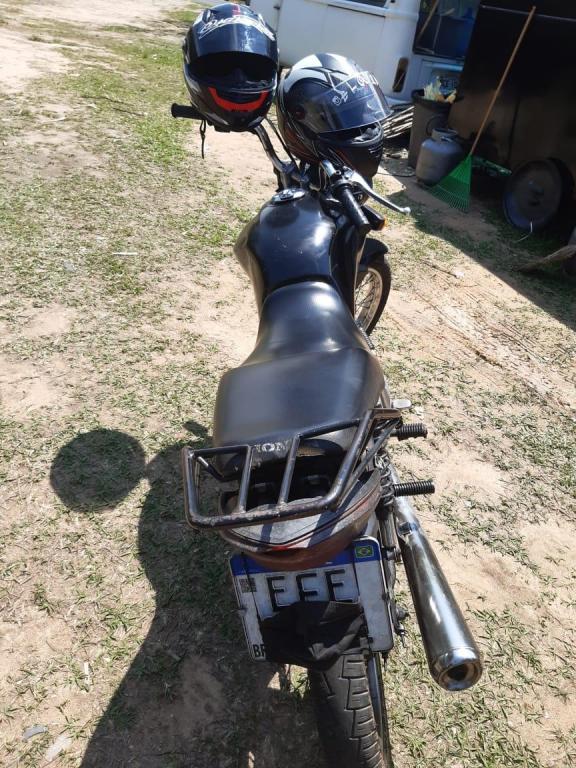 foto de Motocicleta com placa encoberta foi flagrada pela polícia 