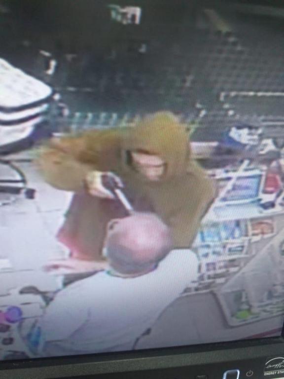 foto de Homens armados assaltam farmácia – Ação foi flagrada pelas câmeras de segurança