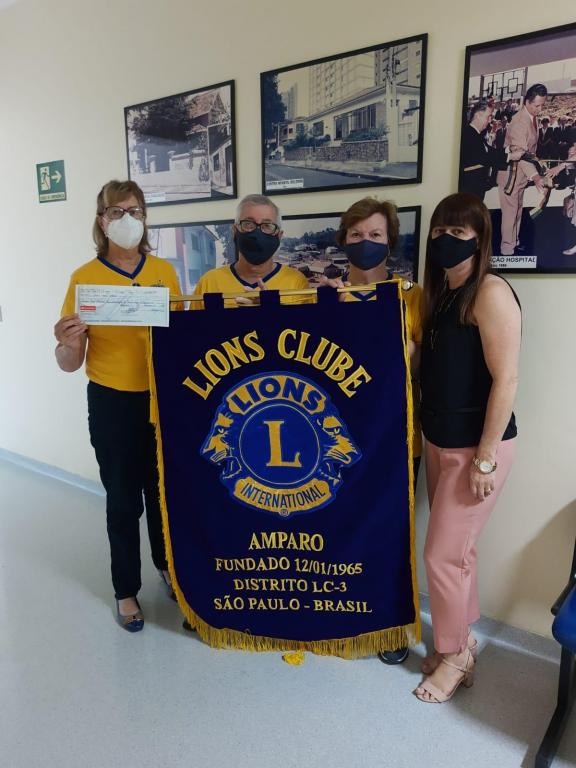 foto de Lions de Amparo entrega gelatinas e R$ 2 mil ao Boldrini