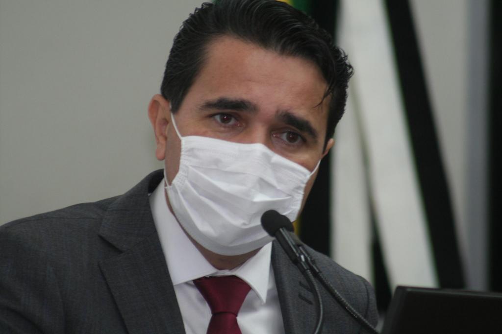 foto de Carlos Alberto diz não ter condições de pagar aumento de 33,24% para professores