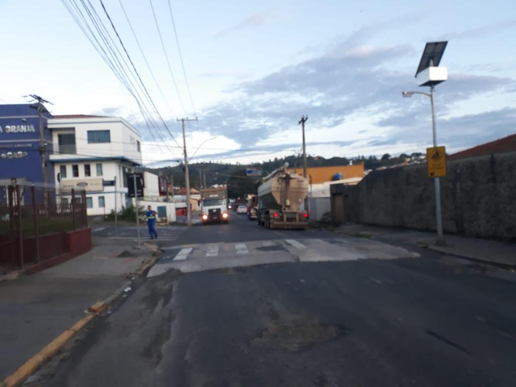 foto de Carlos Alberto estuda criar restrições para passagem de veículos pesados por Amparo