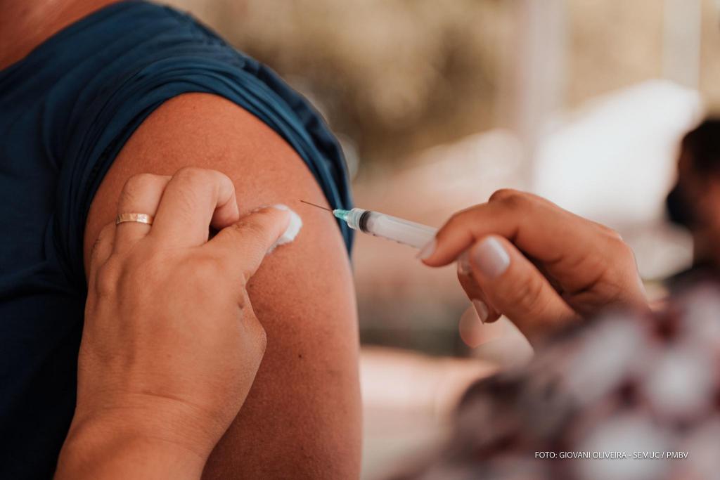 foto de Vacinação mudou perfil dos pacientes hospitalizados e mortos pela Covid-19, diz estudo