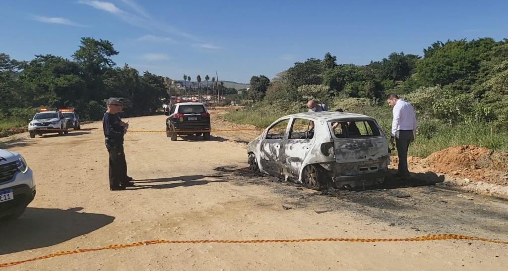 foto de Corpo carbonizado é encontrado em veículo incendiado na região do São Dimas