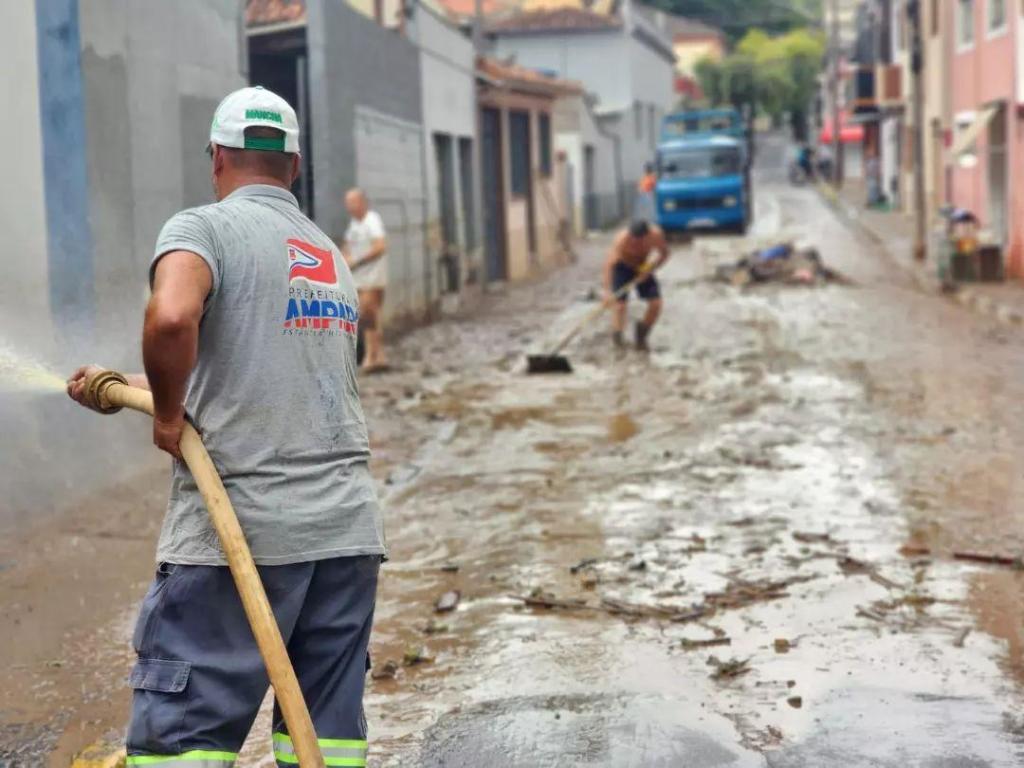 foto de Prefeitura de Amparo ajuda Socorro após inundação