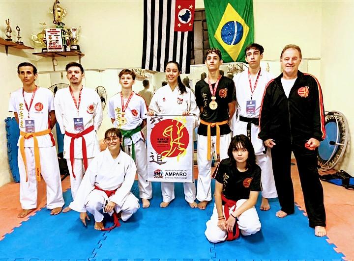 foto de Karatecas de Amparo conquistam dois ouros no Estadual