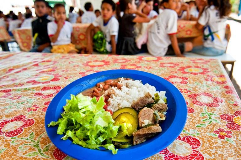 foto de Governo repassa R? 2,5 bilhões em seis meses para alimentação escolar